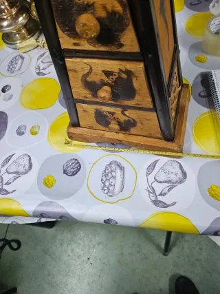 Mueble triangular con cajones