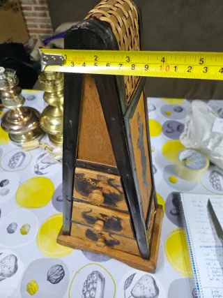 Mueble triangular con cajones