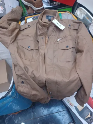 Chaqueta marrón estilo militar