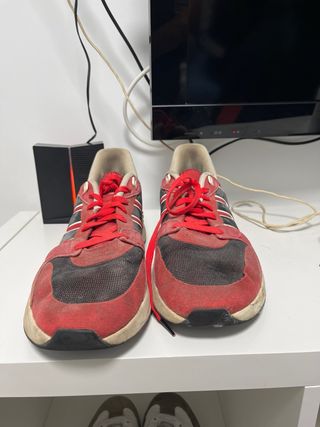 Zapatillas Adidas Run90s Negras y Rojas