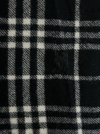 Chal Burberry Mujer Negro/Blanco