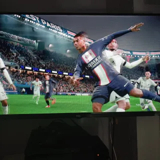 PS4 (PlayStation 4) Negra + 2 Juegos