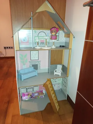 Casa de muñecas grande de madera