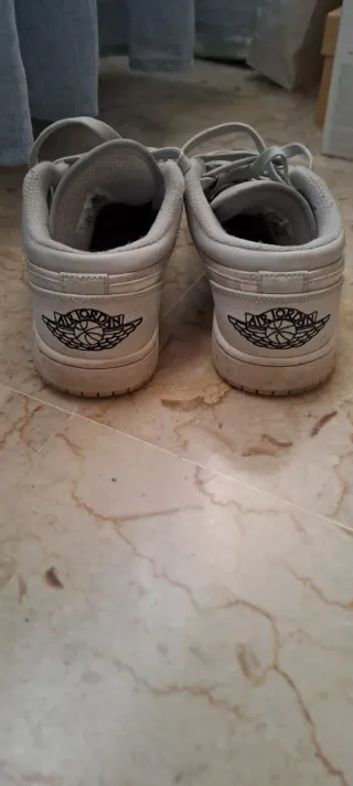 Nike Air Jordan Scarpe Grigie e Bianche