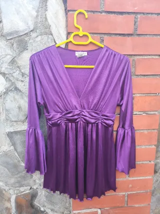 Blusa morada escote pico Belle Amie