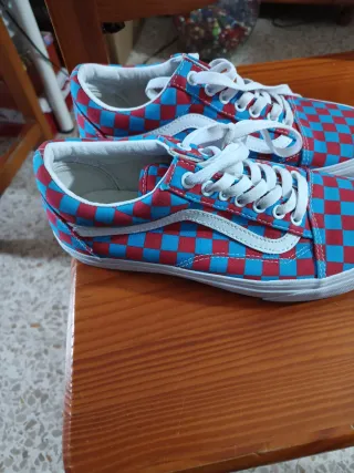 Zapatillas Vans Cuadros Rojo y Azul