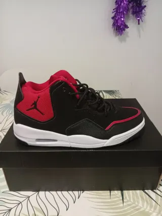 Zapatillas Jordan Negras y Rojas