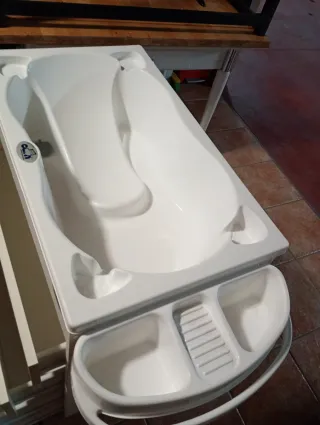 Mueble cambiador con bañera para bebé