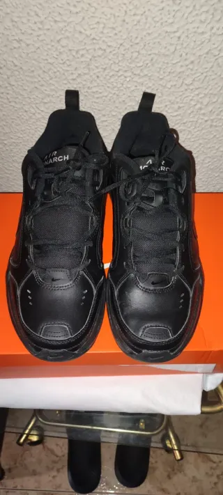 Zapatillas Nike Air Monarch Negras