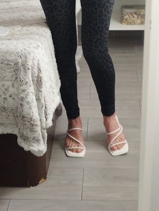 Sandalias blancas Shein tacón cuadrado