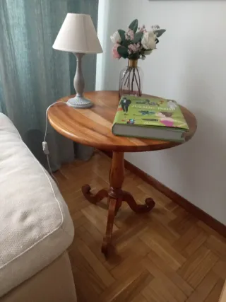 Mesa Velador de Madera Noble