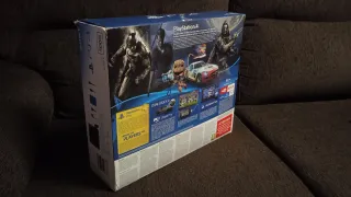 PS4 (PlayStation 4) con caja y juego