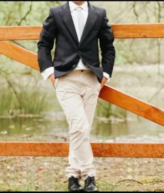 Traje de comunión niño beige y negro