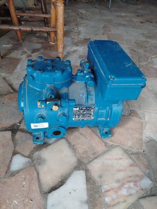 Compresor industrial azul