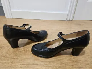 Zapatos Flamenco Begoña Cervera  valorados en 157€