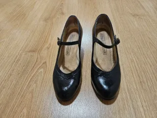 Zapatos Flamenco Begoña Cervera  valorados en 157€
