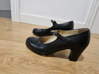 Zapatos Flamenco Begoña Cervera  valorados en 157€