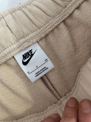Pantalones chándal Nike beige