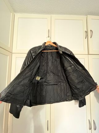 Cazadora de cuero Nakai Negra