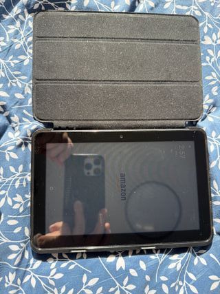 Kindle Fire HD 7 con funda y cargador original.