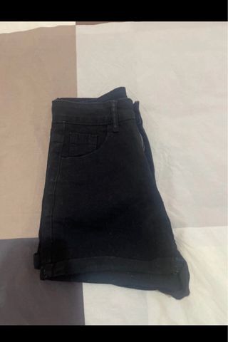 Pantalón corto negro