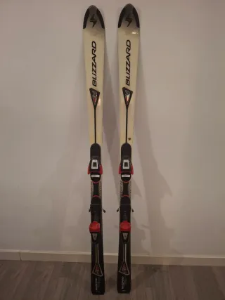 Esquís Blizzard 160-165 cm con fijaciones Salomon