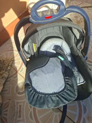 Silla de auto o portabebé para bebé