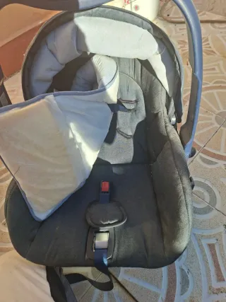 Silla de auto o portabebé para bebé