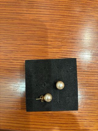 Pendientes de perla dorada