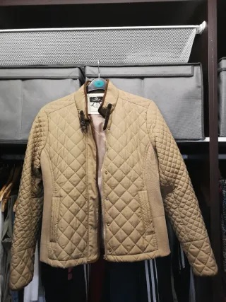 Chaqueta acolchada beige