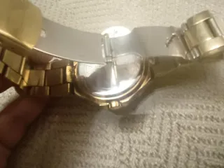 Reloj Guess Dorado