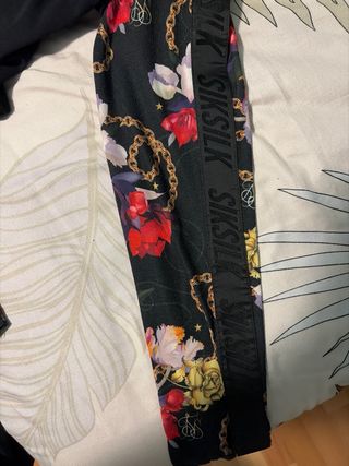 Crop top SikSilk floral y cadenas XS