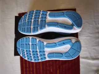 Under Armour Charged Surge 4 Zapatillas running