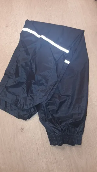 Chaqueta y pantalón impermeable reflectante