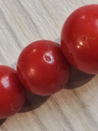 Collana vintage corallo rosso con chiusura dorata