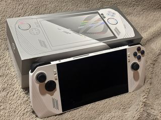 Console portatile Asus ROG Ally in bianco