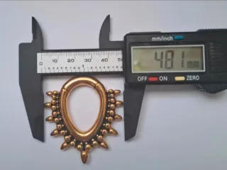 Pesos para dilataciones dorados con púas