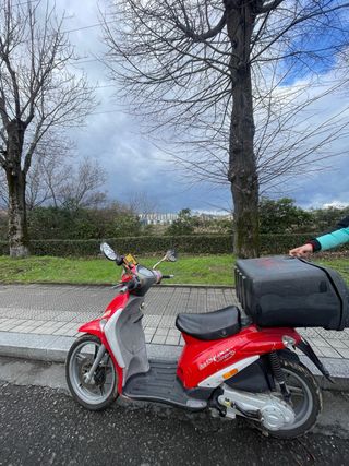 Piaggio Liberty 50 Scooter Roja