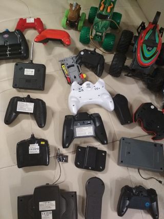 Coches teledirigidos y mandos varios