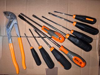 Set 9 Destornilladores Beta y llave Pico de Loro