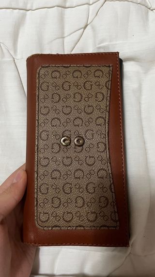 Cartera Guess Negra y Marrón