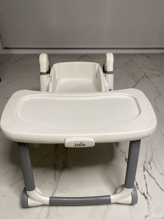 Trona bebé gris y blanca