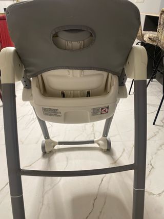 Trona bebé gris y blanca