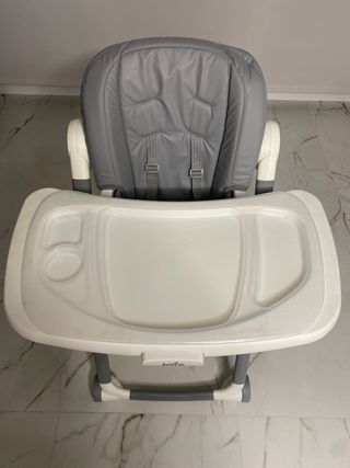 Trona bebé gris y blanca