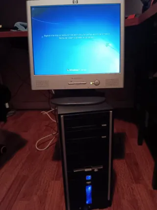 Torre PC HP Windows 7 + Monitor + ratón + teclado