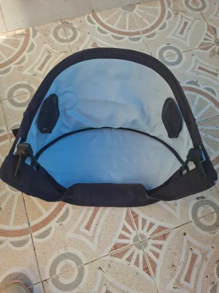 Cuna de bebé transportable con cobertor