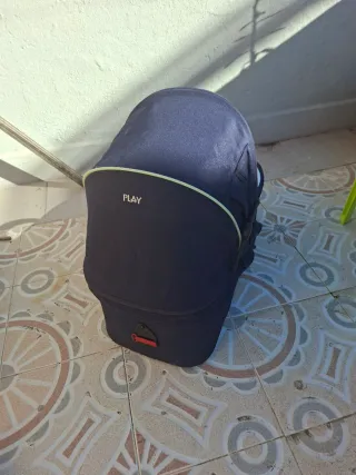 Cuna de bebé transportable con cobertor