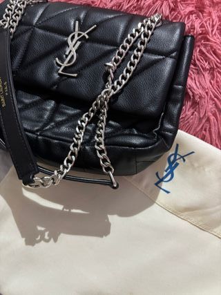 Bolso negro mujer cadena