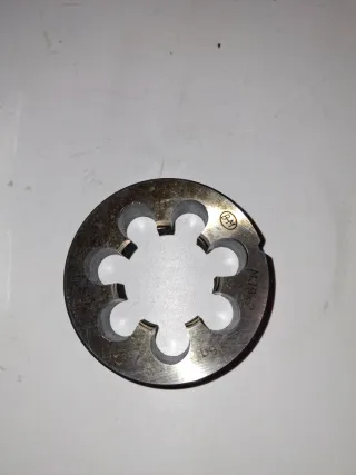 Terraja Izquierda M39x2.00 HSS DIN 223