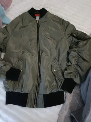 Bomber Bershka Verde Militar Talla XS